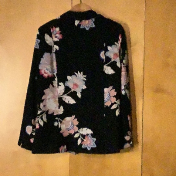 Chico’s black floral open front blazer, size 8/10 (Chico’s size 1) - Picture 5 of 5